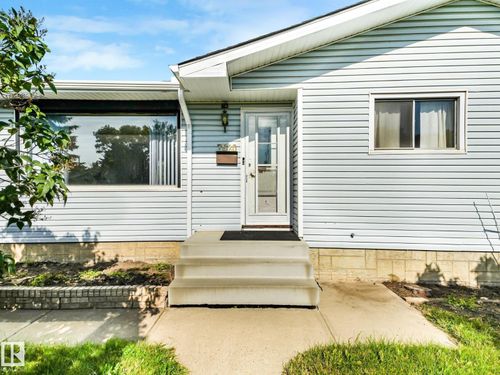 7520 130 Ave Nw, Edmonton, AB, T5C1Y2 | Card Image