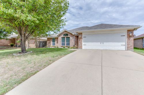 1020 Thistle Meade Cir, Burleson, TX, 76028-6795 | Card Image