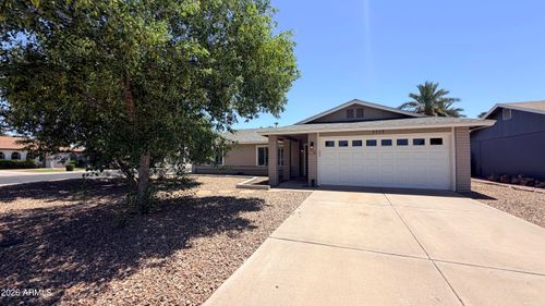 2303 S Cottonwood Dr, Tempe, AZ, 85282-3031 | Card Image