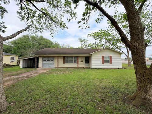 809 August St, El Campo, TX, 77437-6003 | Card Image