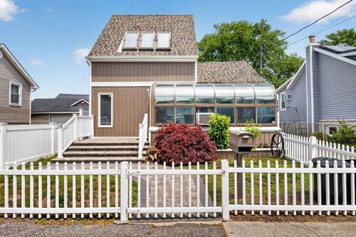 228 Clearwater Rd, Lindenhurst, NY, 11757-6440 | Card Image