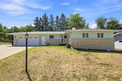 2413 Harney Dr, Rapid City, SD, 57702-5148 | Card Image