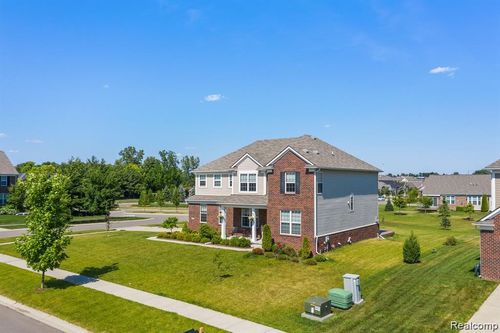 2017 Gunnison St, Lake Orion, MI, 48360-1249 | Card Image