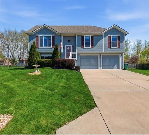 21921 Gracie Dr, Peculiar, MO, 64078-8519 | Card Image