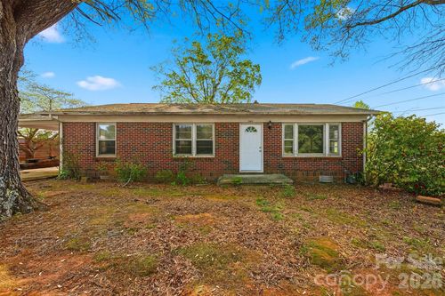 2610 20th Street Ln Ne, Hickory, NC, 28601-7967 | Card Image