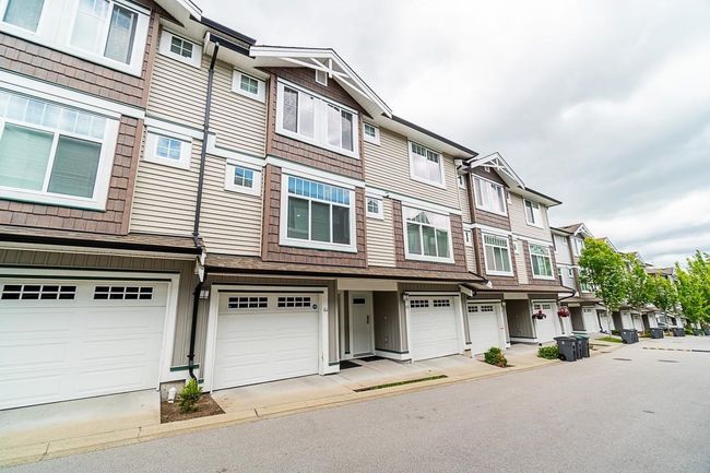 64 - 14356 63 A Avenue, Townhouse with 3 bedrooms, 2 bathrooms and 2 parking in Surrey BC | Image 3