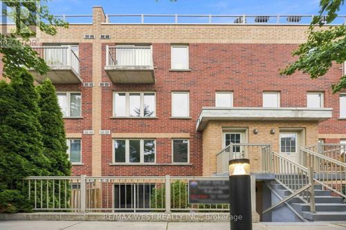 122-20 Elsie Lane, Toronto, ON, M6P3N9 | Card Image