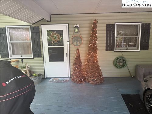 61 River Loop, Newland, NC, 28657-8457 | Card Image