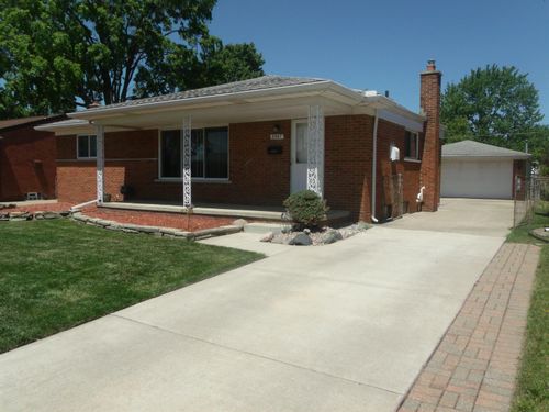 8467 Darlene St, Warren, MI, 48093-4962 | Card Image