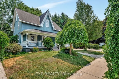 {{alt}} | Card Image