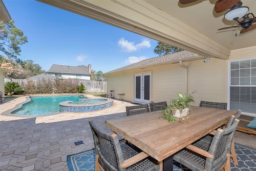 15719 Crestbrook Dr, Houston, TX, 77059-5217 | Card Image