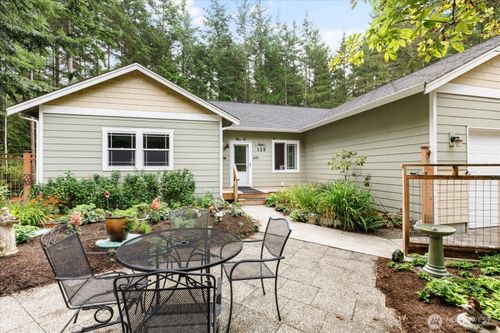 125 Parker Wood Ln, Coupeville, WA, 98239-3628 | Card Image