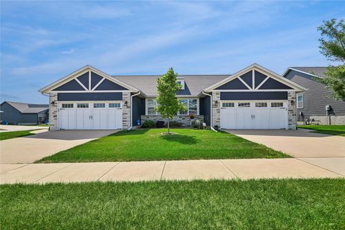 1395 Applewood Dr, Fairfax, IA, 52228-9662 | Card Image