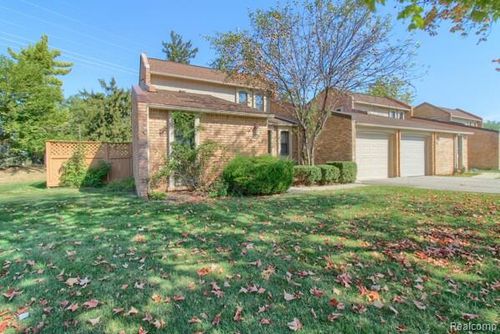 2906 Moon Lake Dr, West Bloomfield, MI, 48323-1841 | Card Image