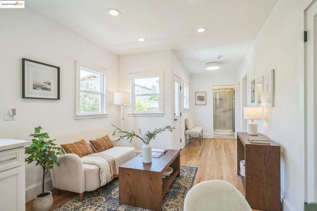 1515 Derby St, Condo with 2 bedrooms, 1 bathrooms and null parking in Berkeley CA | Image 5