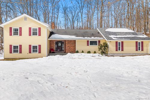 21 Straub Dr, Pleasant Valley, NY, 12569-5306 | Card Image