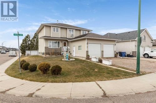 68 Vista Ave Se, Medicine Hat, AB, T1B4X6 | Card Image