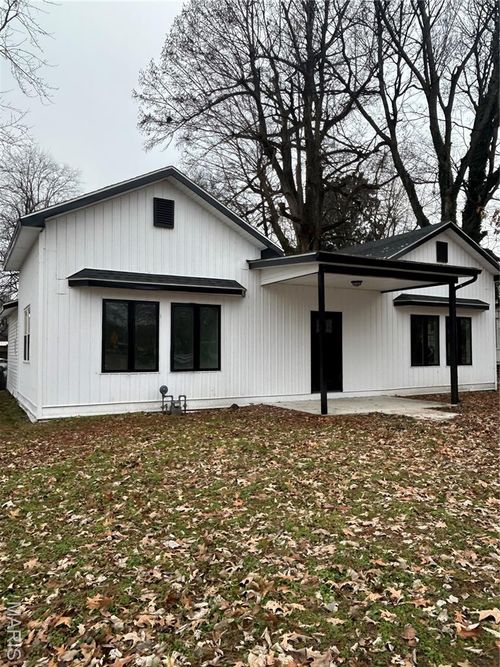 207 E Marshall St, Charleston, MO, 63834-1717 | Card Image