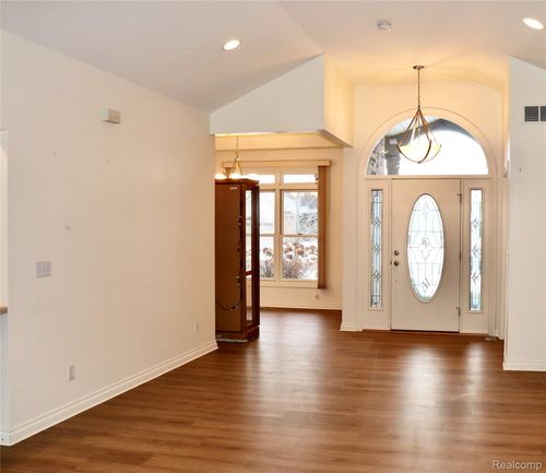 6273 Boulder Dr, Flushing, MI, 48433-3538 | Card Image