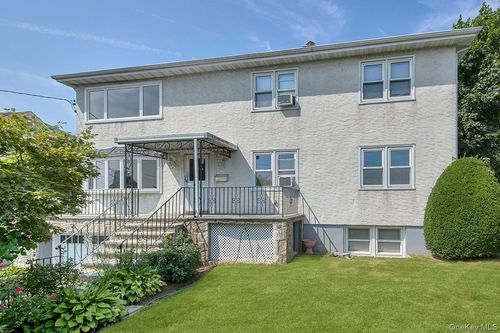 28 Beechwood Ave, West Harrison, NY, 10604-2543 | Card Image
