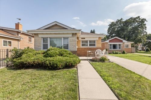 8637 Plainfield Rd, Lyons, IL, 60534-1057 | Card Image
