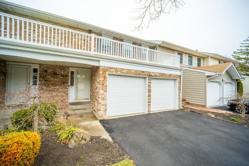 77 Aspen Dr W, Woodbury, NY, 11797-3021 | Card Image