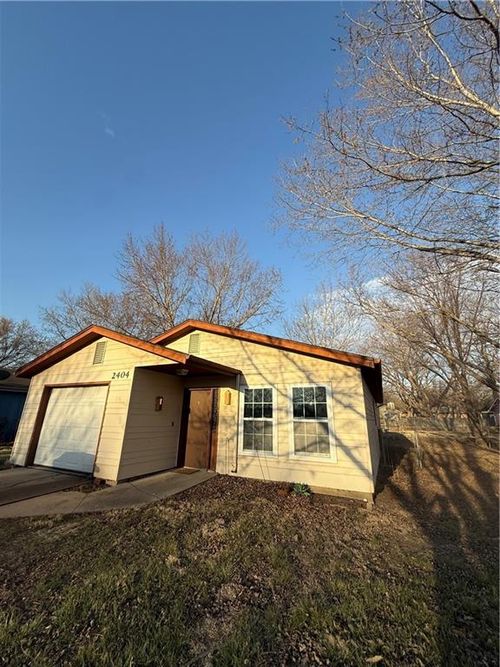 2404 Purcells Ml, Manhattan, KS, 66502-6642 | Card Image