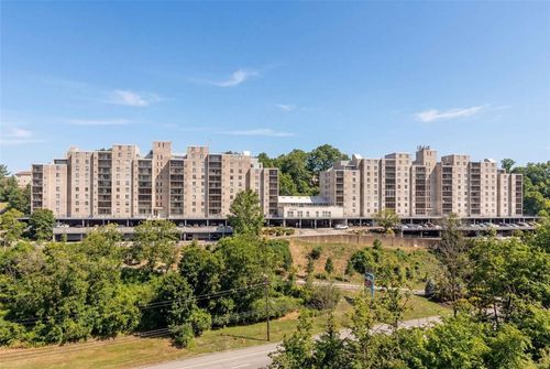 apt-405w-2160 Greentree Rd, Pittsburgh, PA, 15220-6407 | Card Image