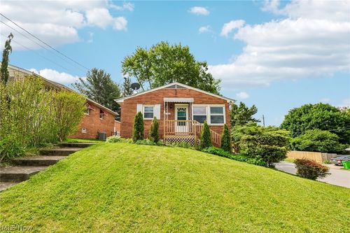 322 E Cassell Ave, Barberton, OH, 44203-3311 | Card Image