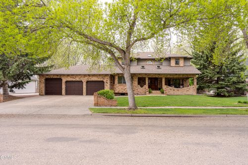800 Munich Dr, Bismarck, ND, 58504-7050 | Card Image