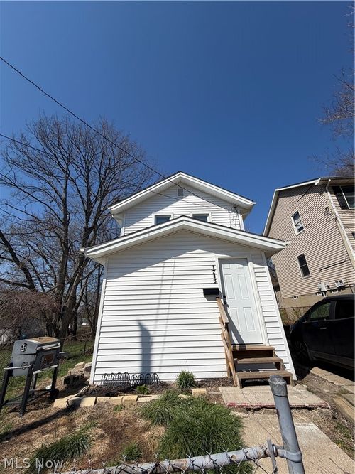 1213 Smithfarm Avenue, Akron, OH, 44305 | Card Image