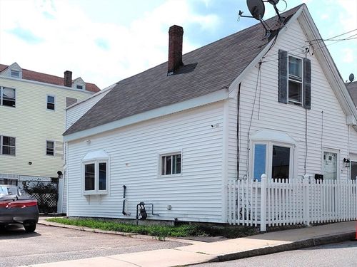 31 Floyd St, Lowell, MA, 01852-4107 | Card Image