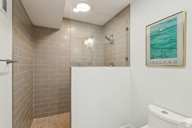 Bathroom with a walk in shower | Image 35