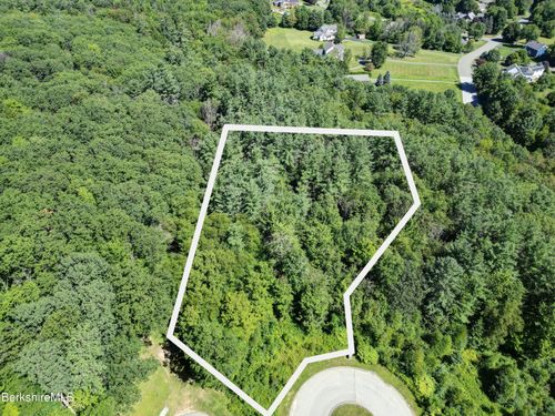 26 Old Farm Ln, Pittsfield, MA, 01201-9157 | Card Image