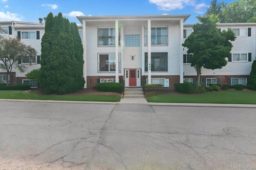 81-424 Baldwin Ave, Rochester, MI, 48307-2120 | Card Image