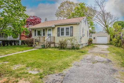 18 Wenman Avenue, House other with 2 bedrooms, 1 bathrooms and null parking in Bay Shore NY | Image 3