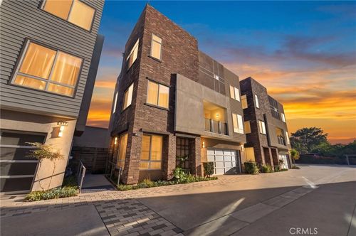 821 Brickyard Ln, Costa Mesa, CA, 92627-3490 | Card Image