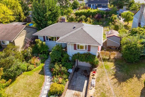 645 Baker St, Saanich, BC, V8Z2H8 | Card Image