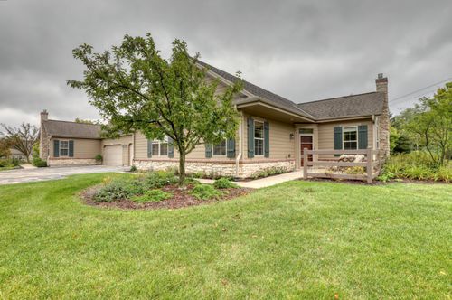 1557081 Amberleigh Cir, Menomonee Falls, WI, 53051-5089 | Card Image