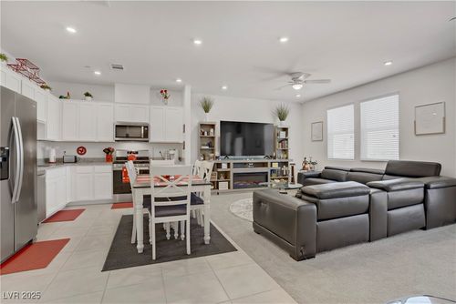 664 Foam Flower Ln, Henderson, NV, 89015-7689 | Card Image