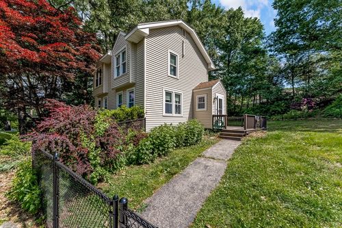 11 Scenic Ave, Webster, MA, 01570-3427 | Card Image