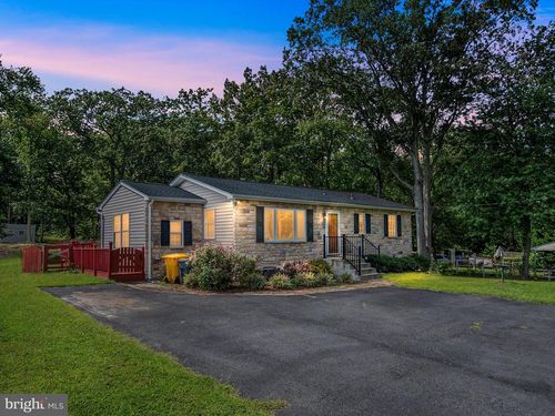 7880 Belhaven Ave, PASADENA, MD, 21122-3700 | Card Image