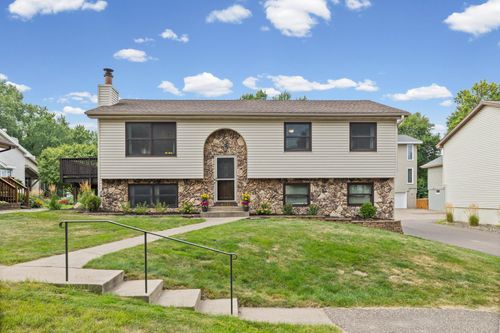 3531 Pilgrim Ln N, Plymouth, MN, 55441-2421 | Card Image