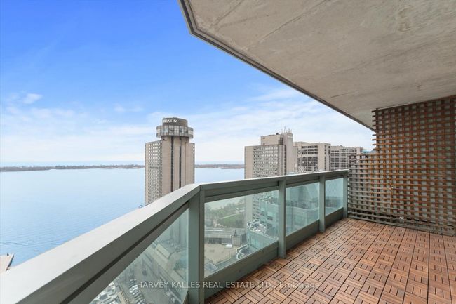 3211 - 10 Yonge St, Condo with 2 bedrooms, 2 bathrooms and null parking in Toronto ON | Image 35