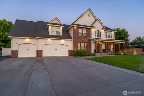 331 Viewmont Dr Se, Moses Lake, WA, 98837-8212 | Card Image