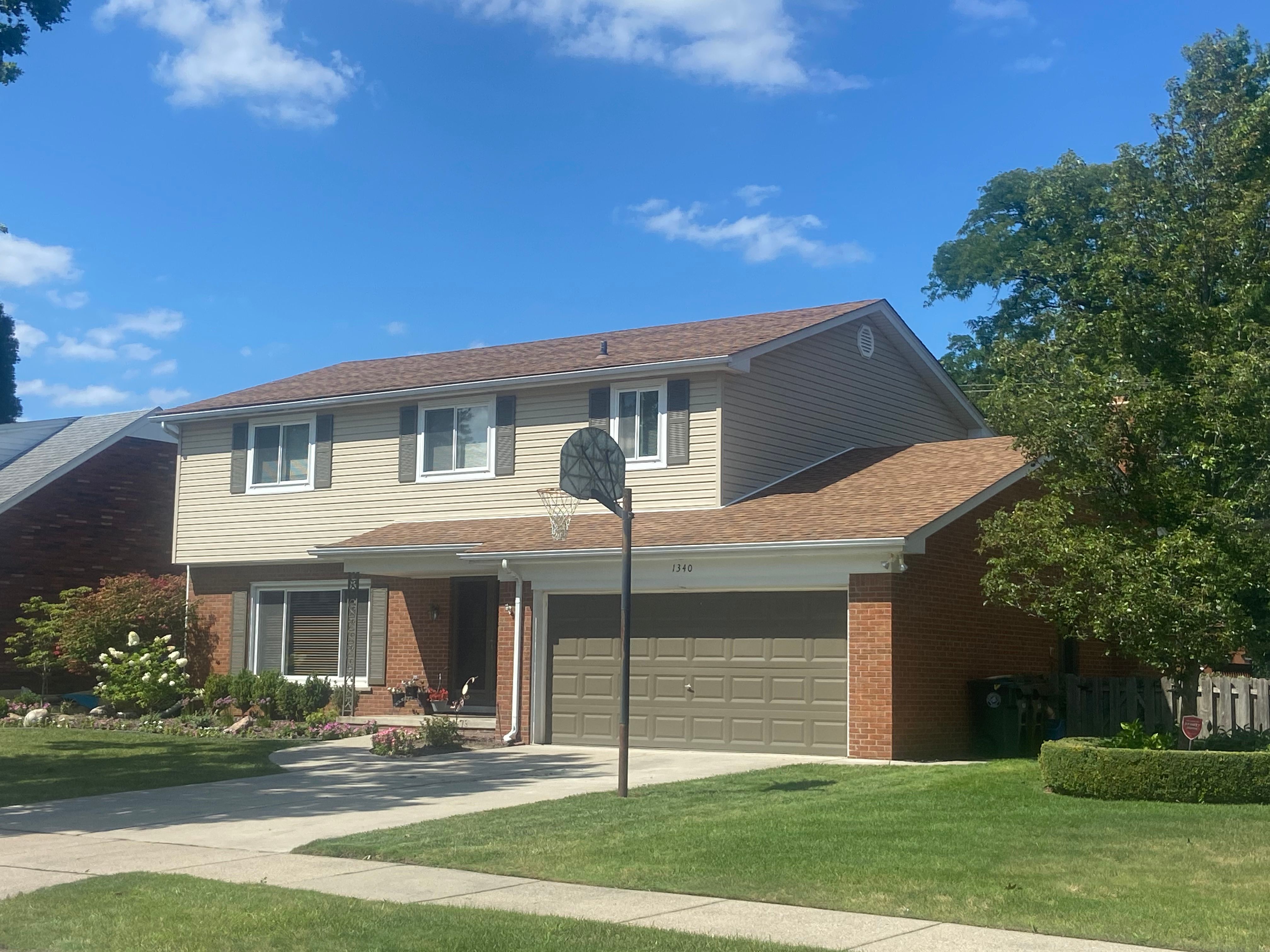 Edmundton Dr, Grosse Pointe, MI 48236