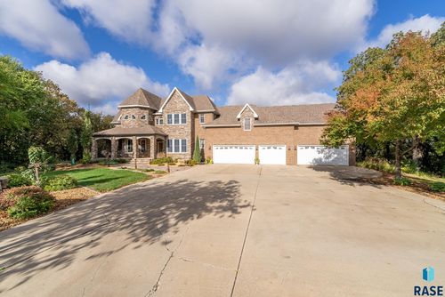 300 Fairway Cir Circle, Brandon, SD, 57005 | Card Image