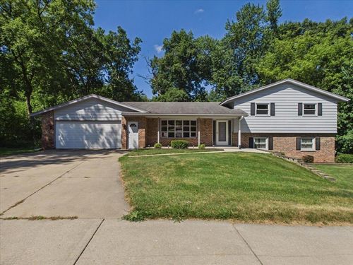 784 N Musket Ridge Dr, Sun Prairie, WI, 53590-3479 | Card Image