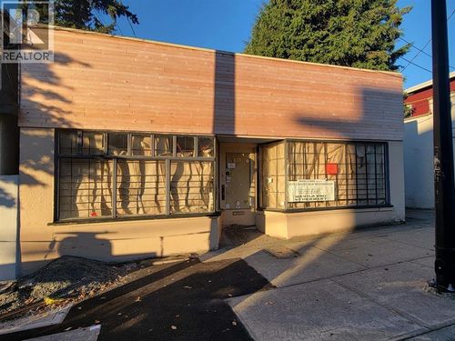 628 12th St, New Westminster, BC, V3M4J4 | Card Image