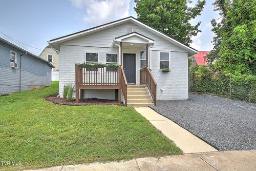 132 Central Ct, Bristol, VA, 24201-4270 | Card Image